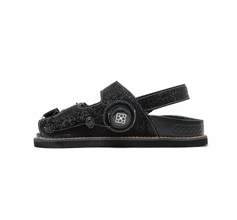 Custom-made sandals for women to correct hallux valgus, bunions, and flat feet.