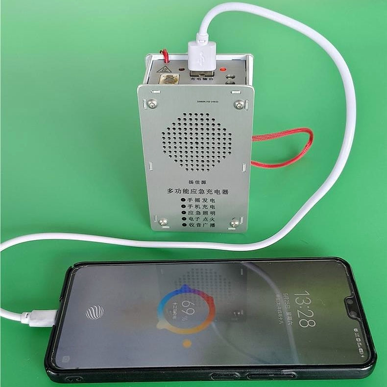 🔋 Hand-Crank Emergency Power Station – Flashlight, Lighter & Power Bank (1000mAh)