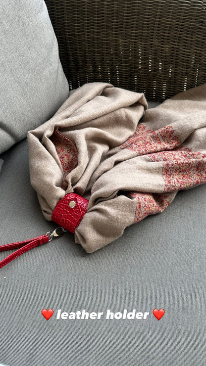 Scarf storage pendant