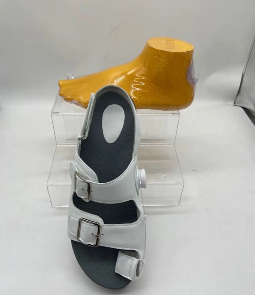 Custom-made sandals for women to correct hallux valgus, bunions, and flat feet.