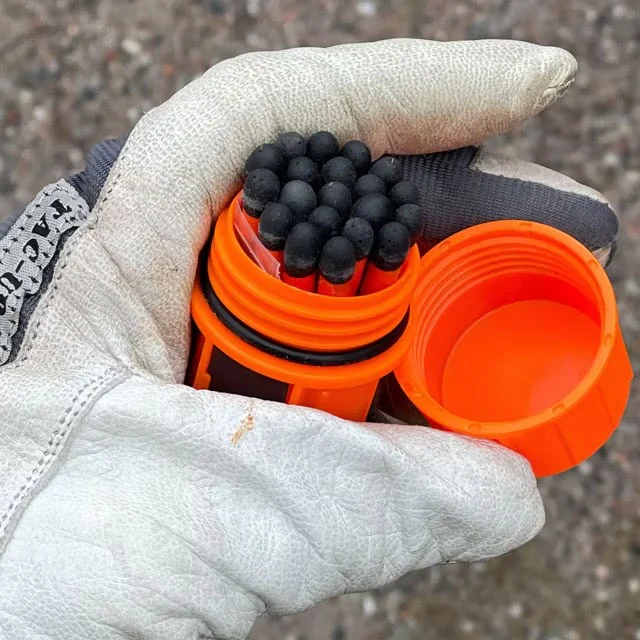 Windproof and waterproof outdoor disposable matches
