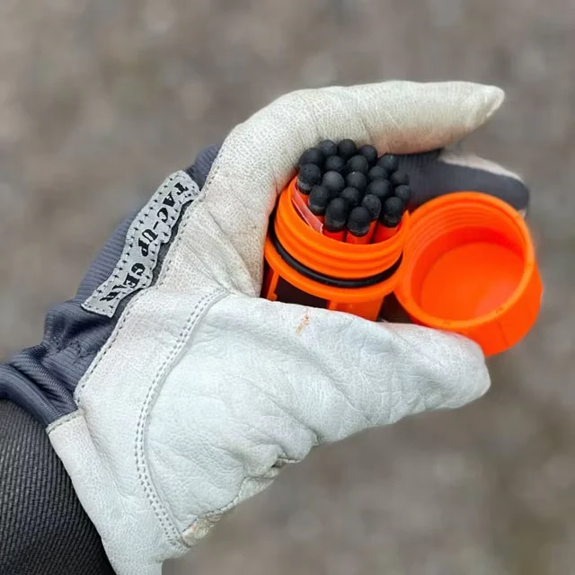 Windproof and waterproof outdoor disposable matches