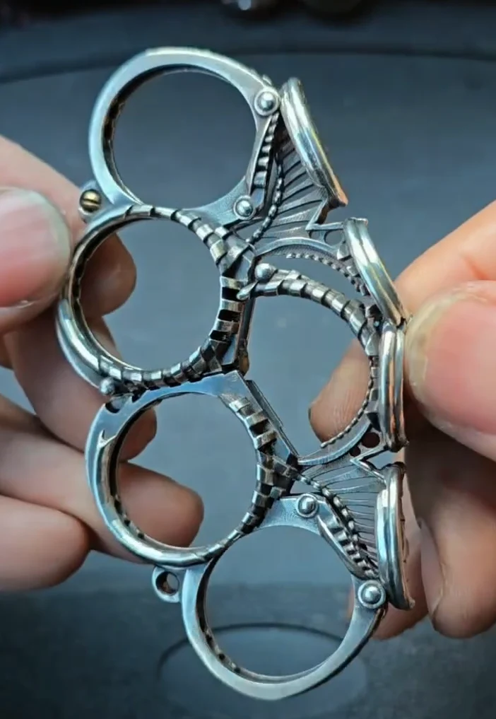 Multi-functional retractable finger tiger