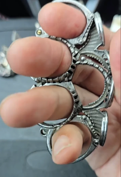 Multi-functional retractable finger tiger