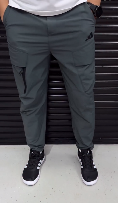 Multi-pocket tapered cargo pants