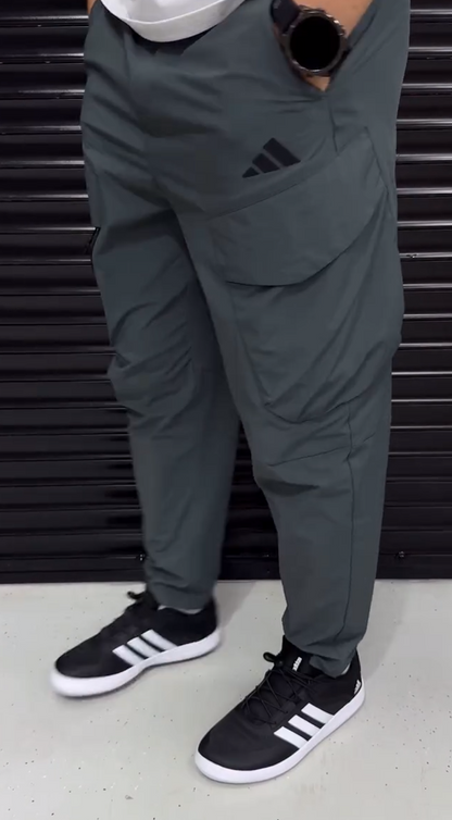 Multi-pocket tapered cargo pants