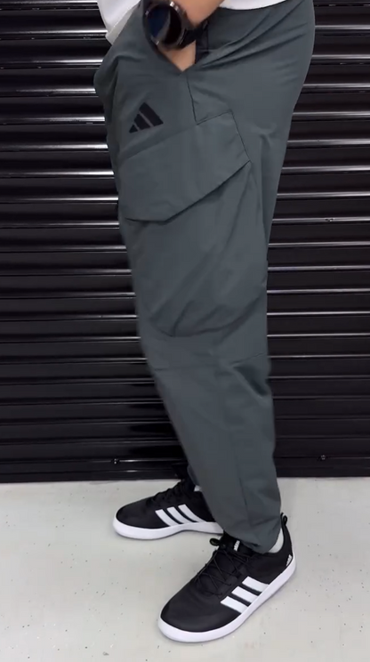 Multi-pocket tapered cargo pants