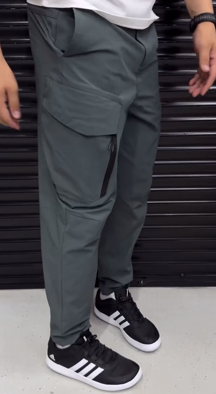 Multi-pocket tapered cargo pants