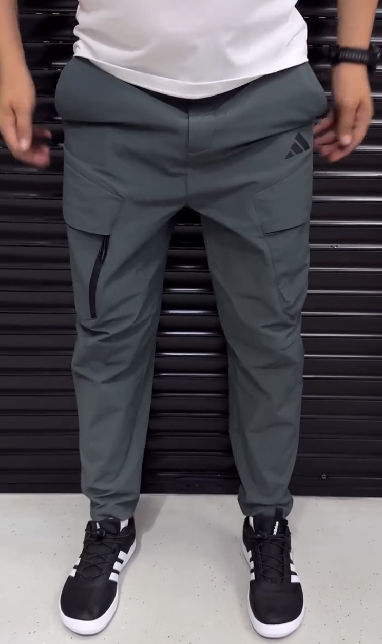 Multi-pocket tapered cargo pants