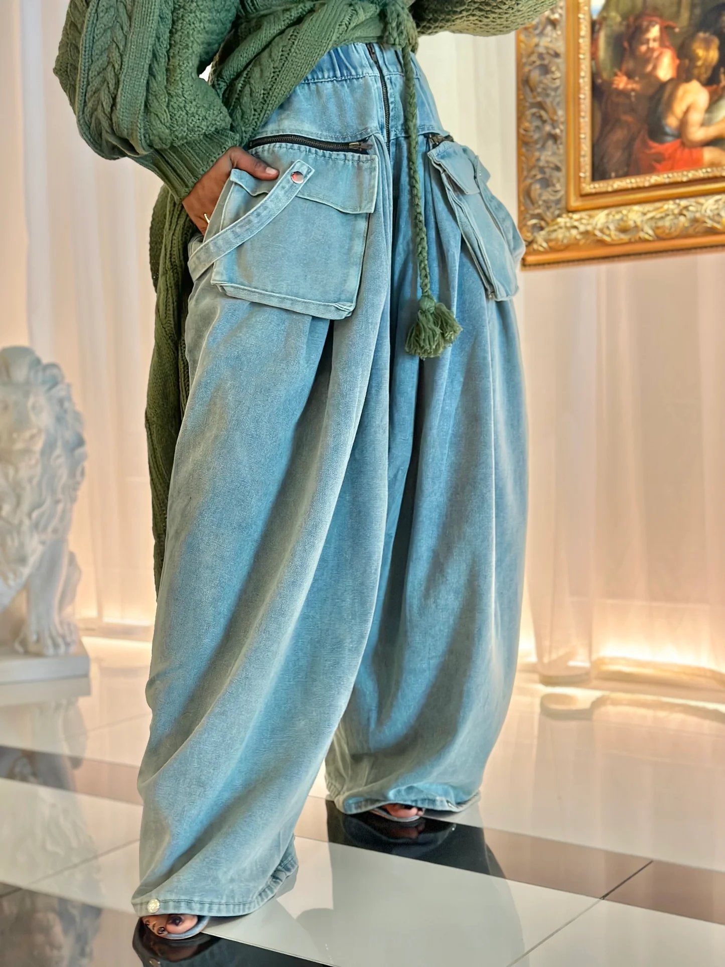 Contoured high-rise elasticated pleated jeans